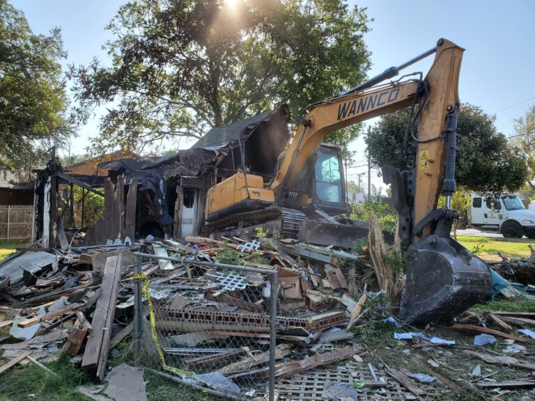 Read more about the article Time Lapse Video – Fire Damaged Home Demolition in Granbury